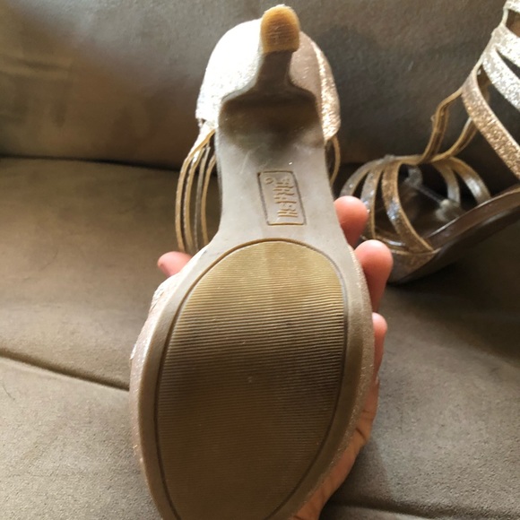 Glittery gold heels - Picture 4 of 4